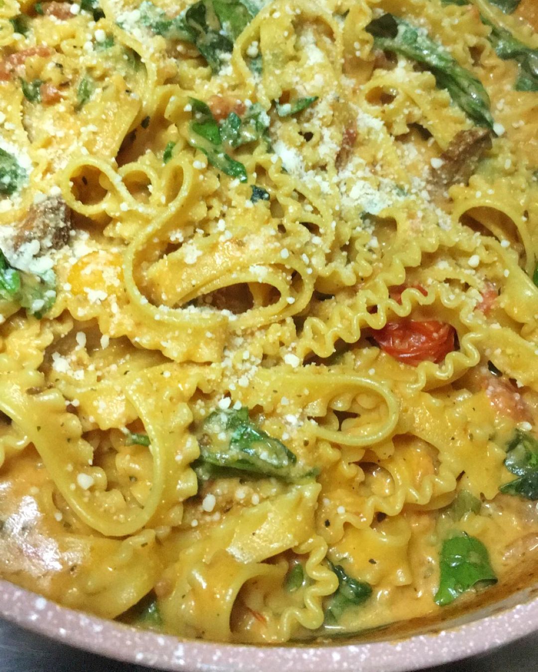 One-Pot Vegan Pasta with Spinach and Tomatoes