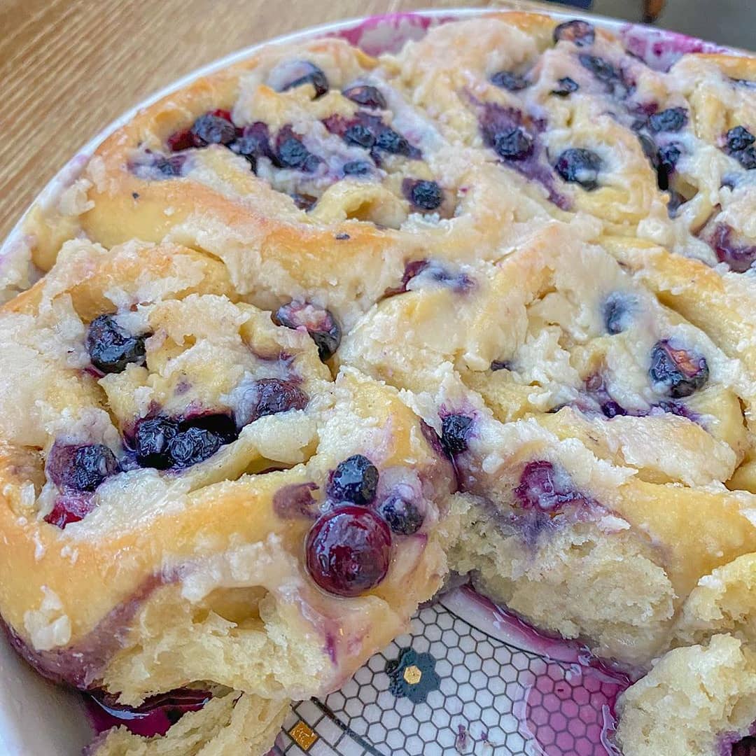 4 Step Vegan Blueberry Sweet Rolls