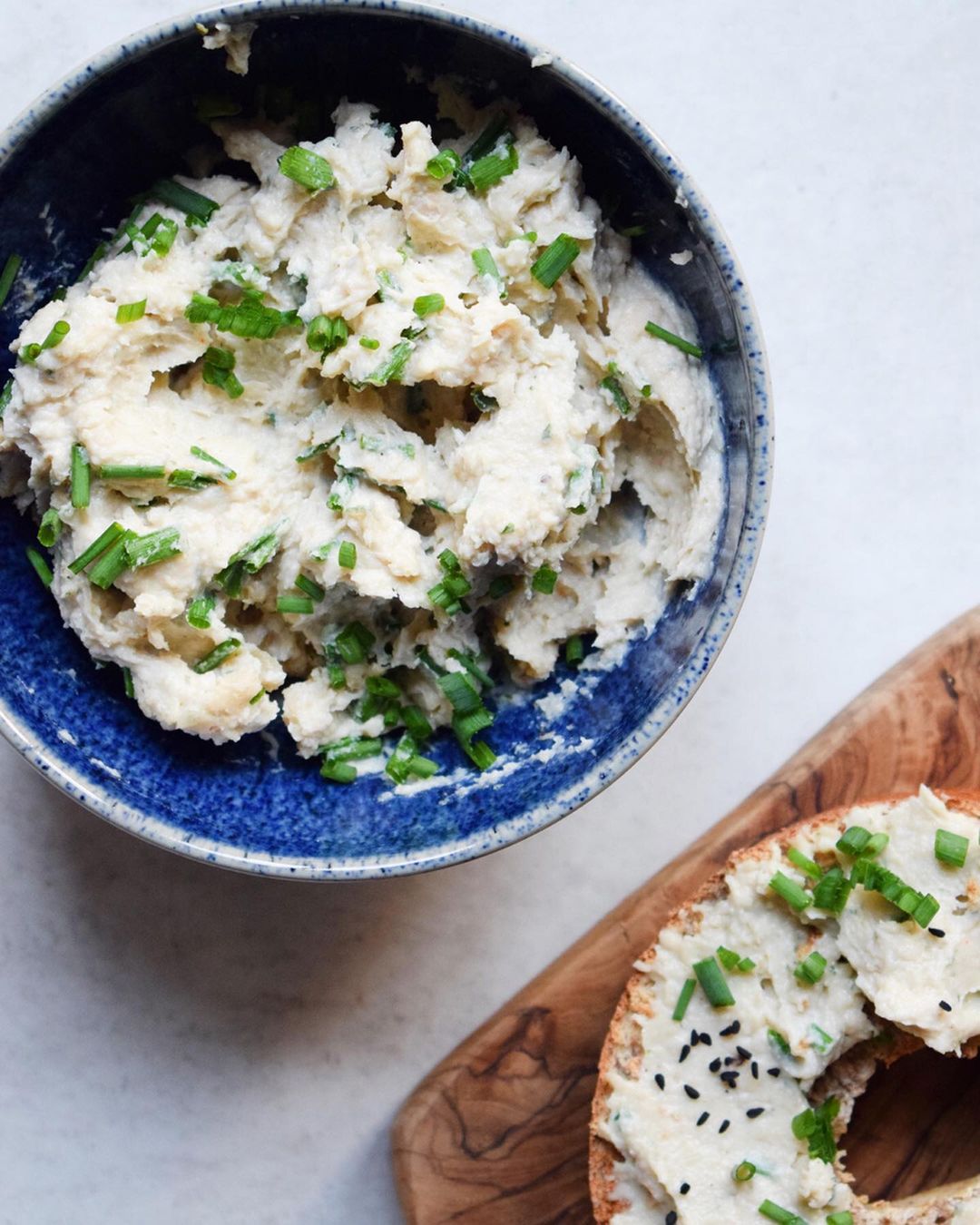 Homemade Vegan Garlic and Herb Cream Cheese