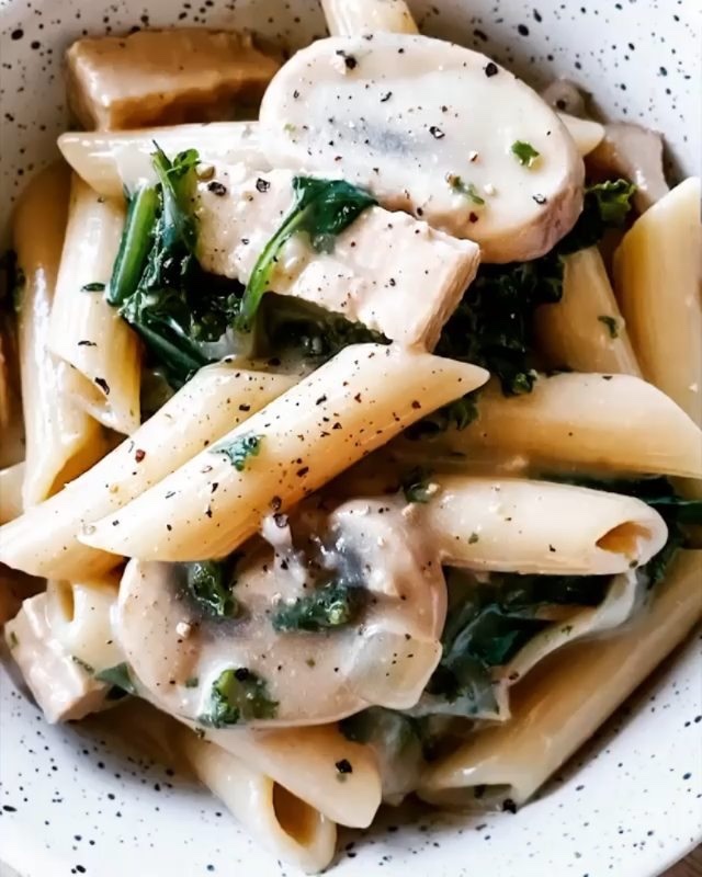 Vegan Mushroom and Kale Pasta Dish