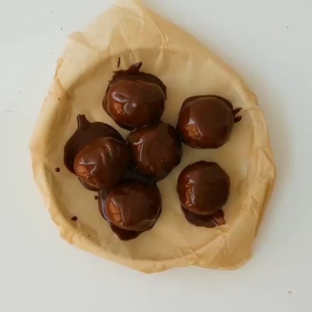 Vegan Cookie Dough Truffles