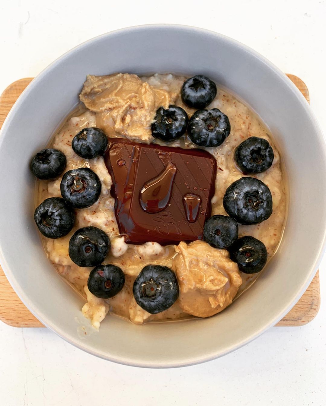 Blueberry Topped Banana Oatmeal