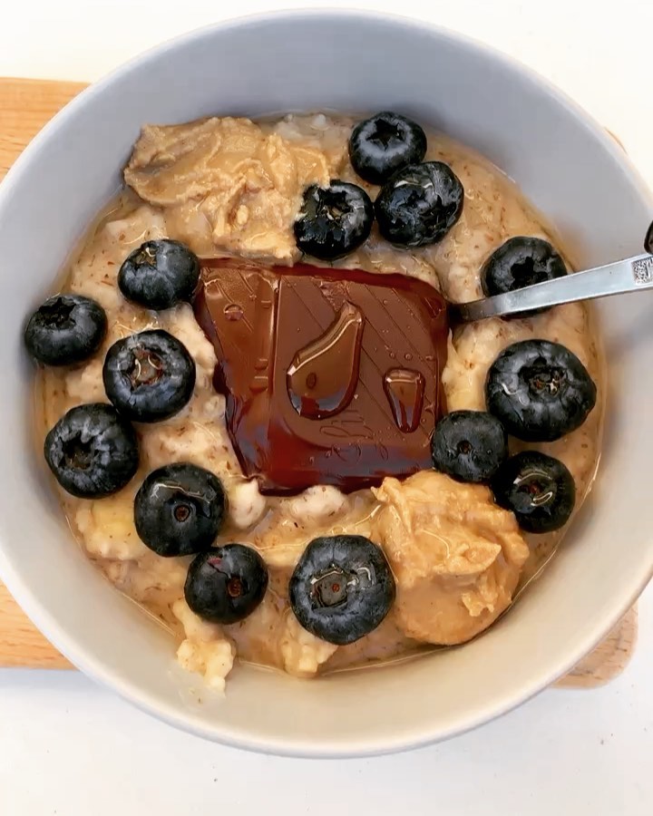 Blueberry Topped Banana Oatmeal