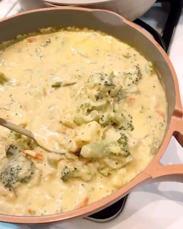 Vegan Broccoli Cheddar Soup