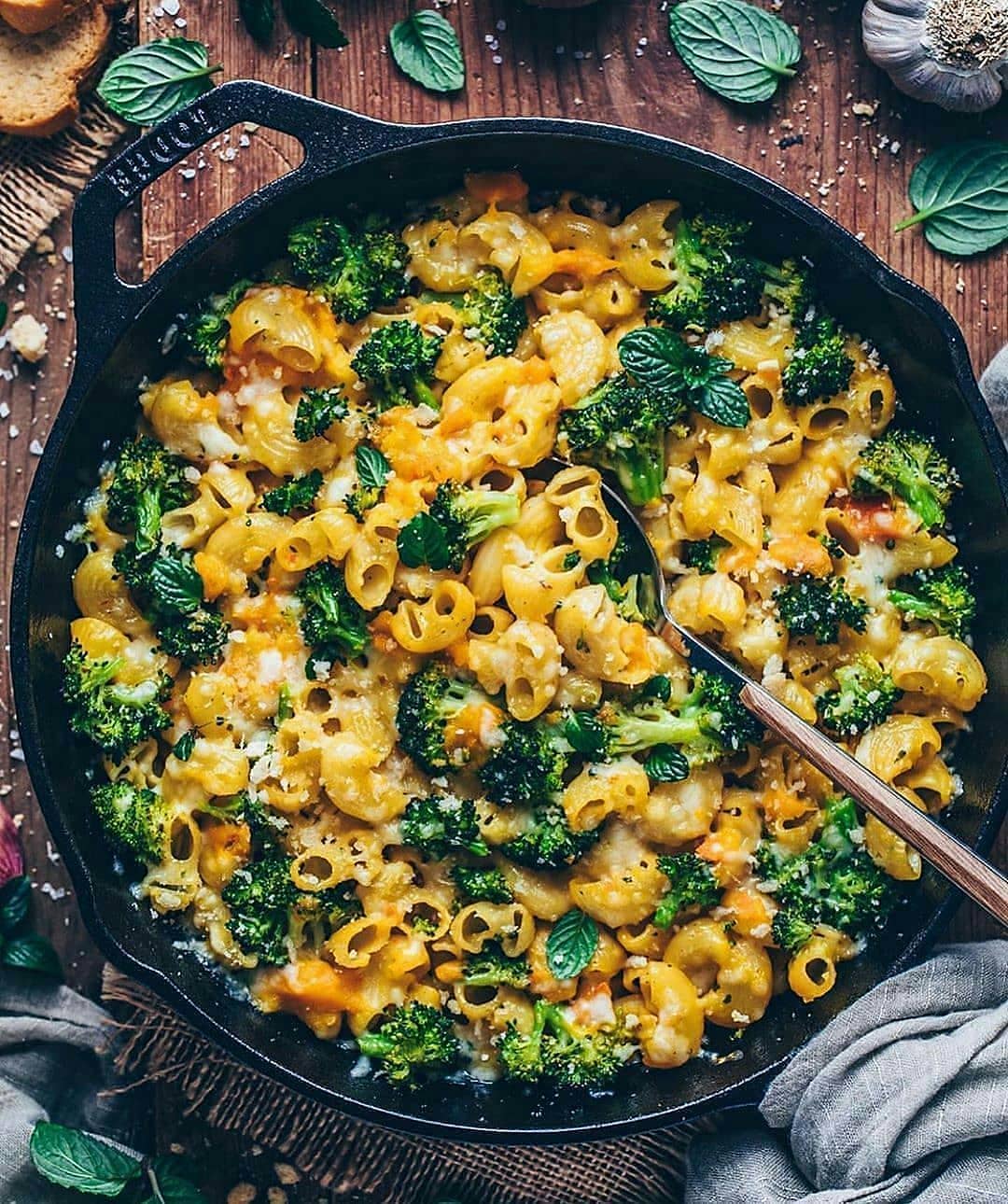 Baked Vegan Mac and Cheese with Broccoli