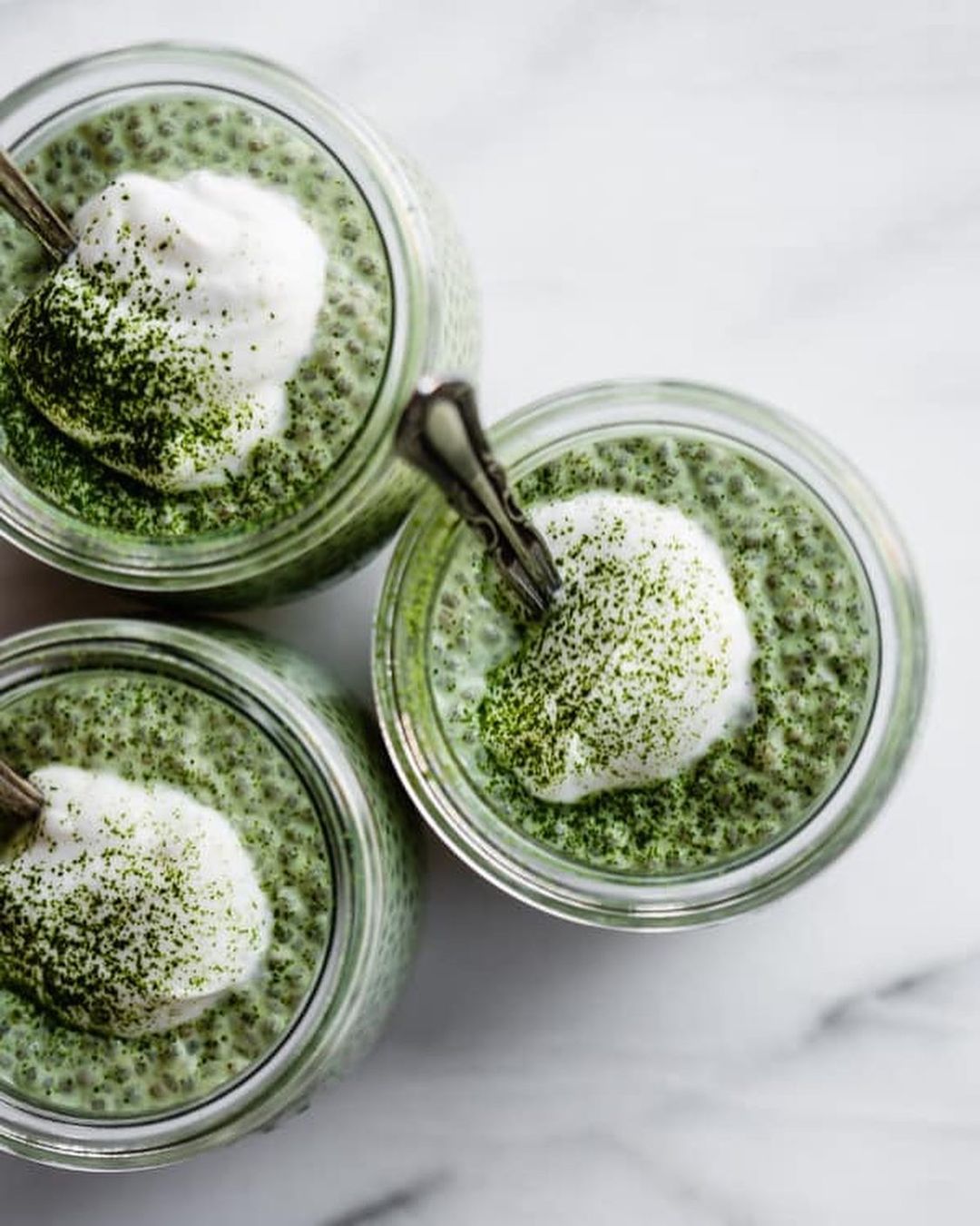 Easy Chia Pudding with Spirulina and Toppings