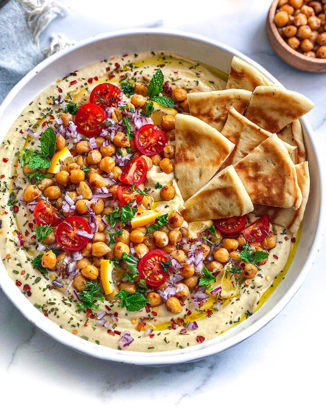 Creamy Hummus Bowl with Toppings