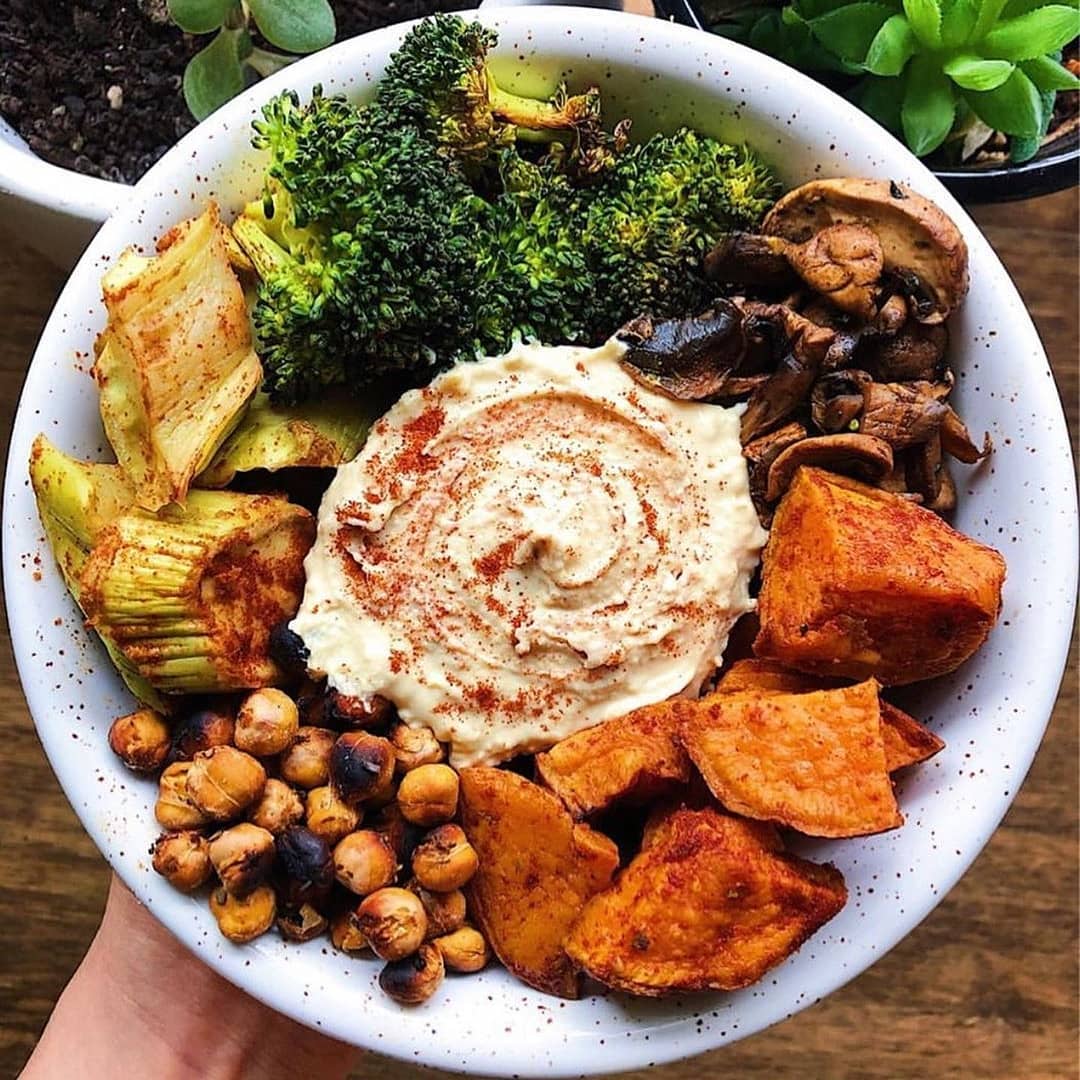 Easy Hummus Dip with Chickpeas and Tahini