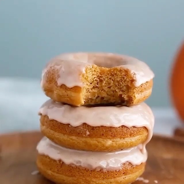 Vegan Pumpkin Doughnuts