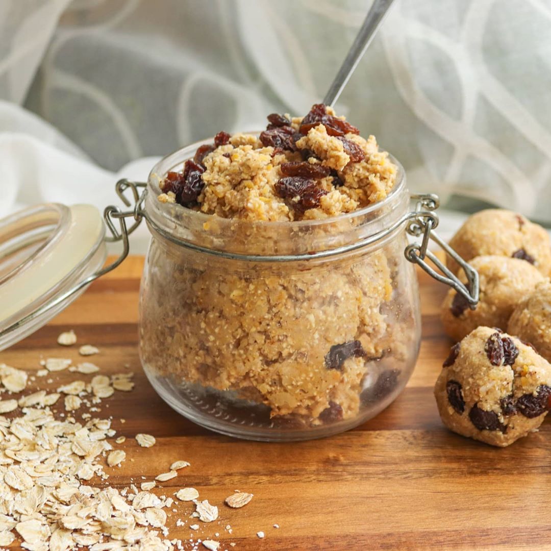 Raisin or Chocolate Chip Cookies