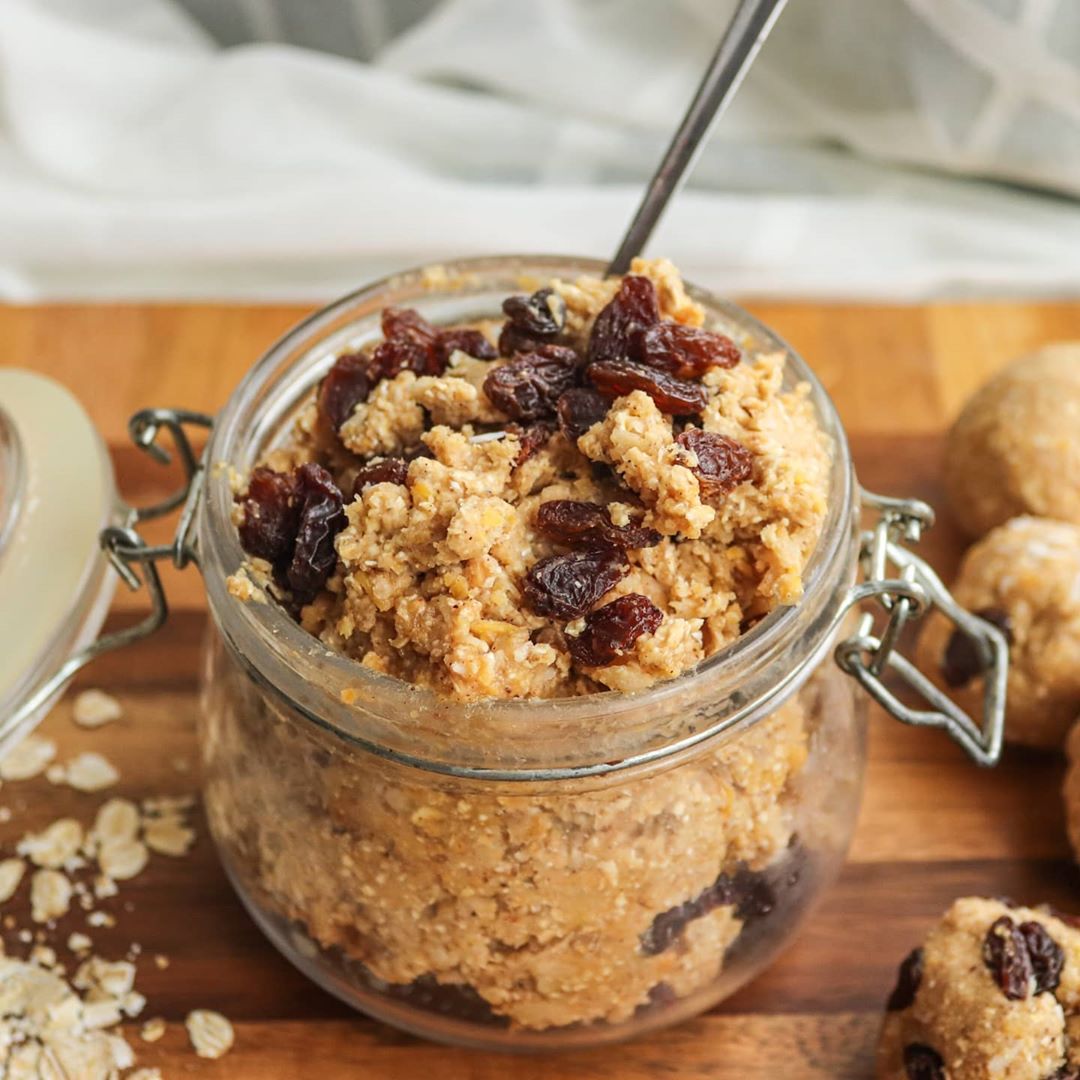 Raisin or Chocolate Chip Cookies
