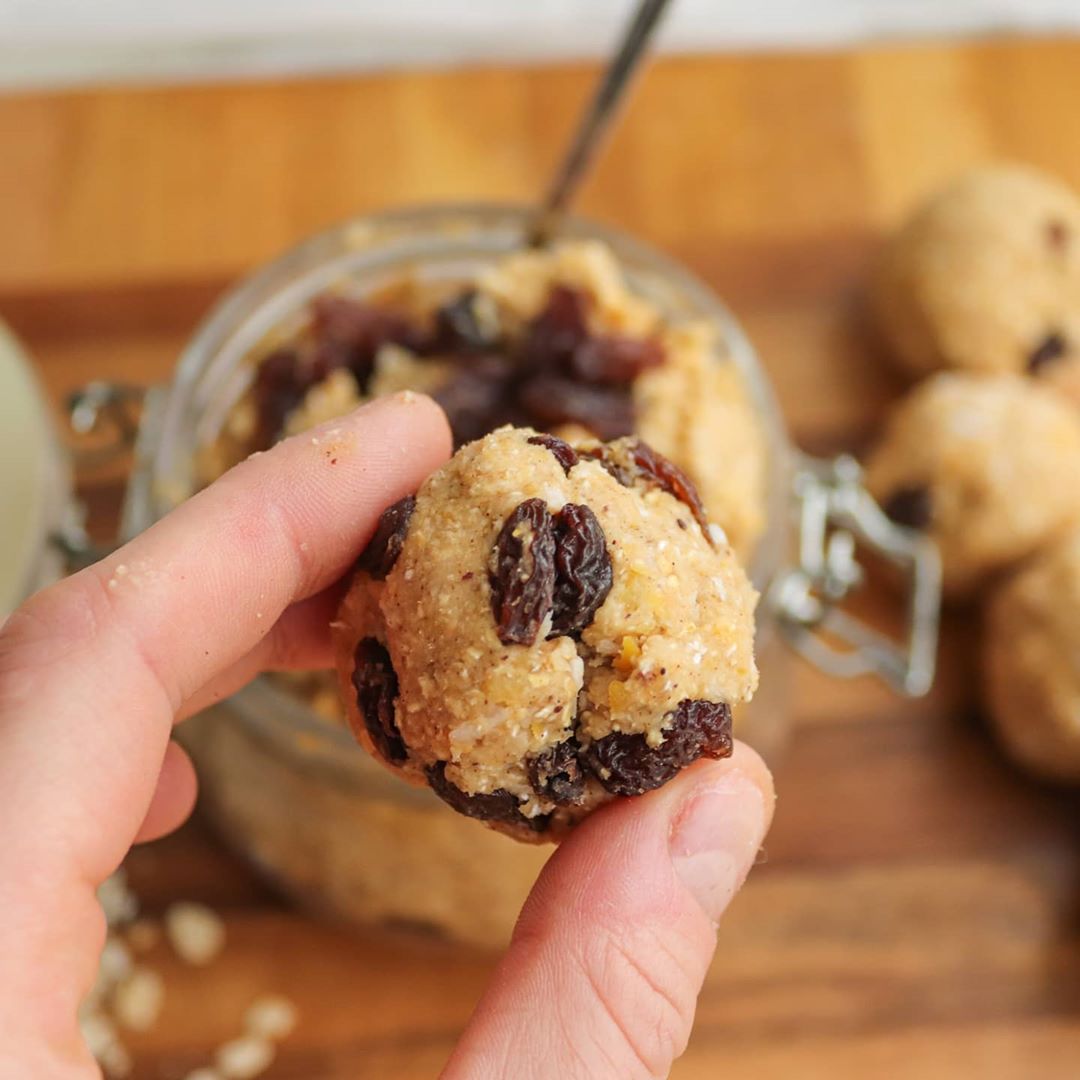 Raisin or Chocolate Chip Cookies