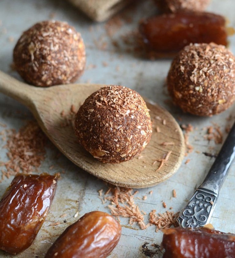 Healthy 5-Ingredient Breakfast Balls
