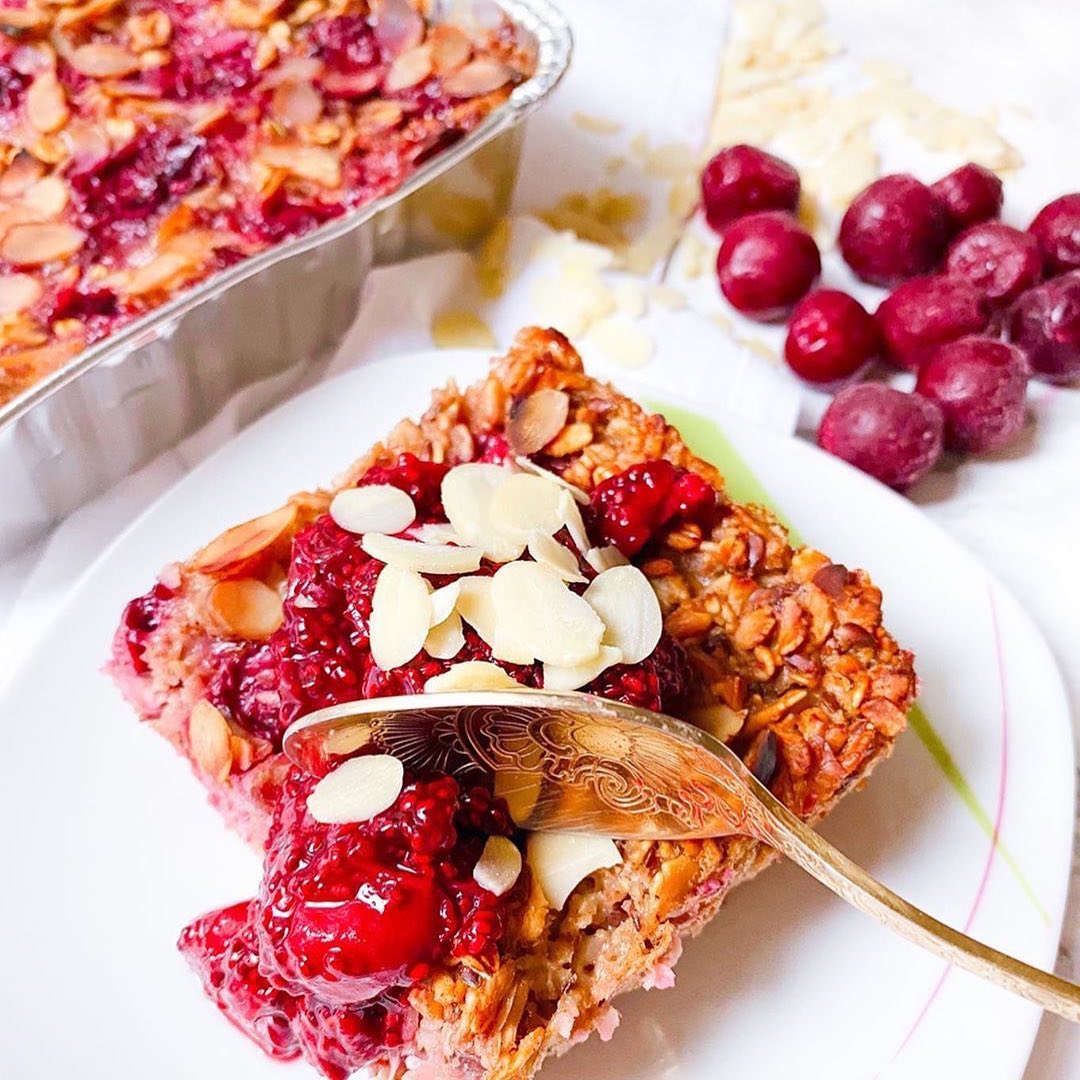 Cherry Bakewell Baked Oats Breakfast