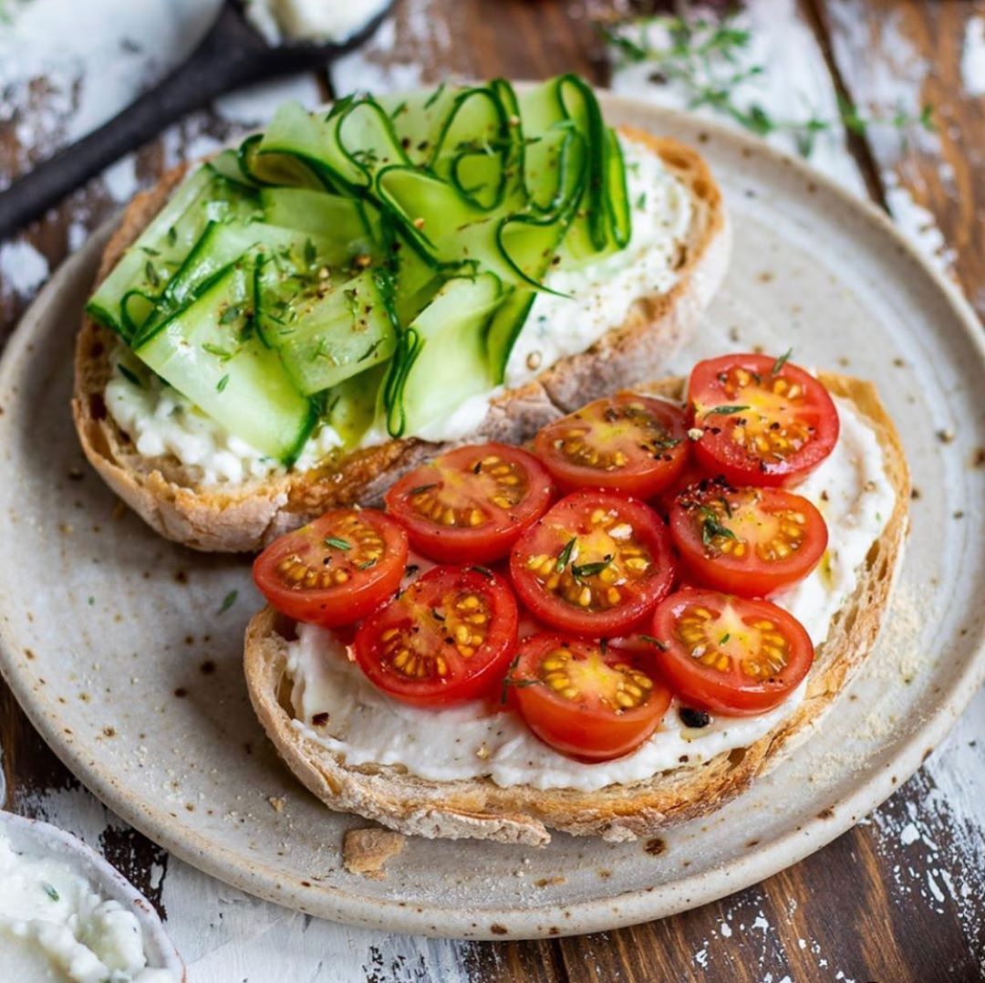 Creamy Greek-Style Cheese Toasts