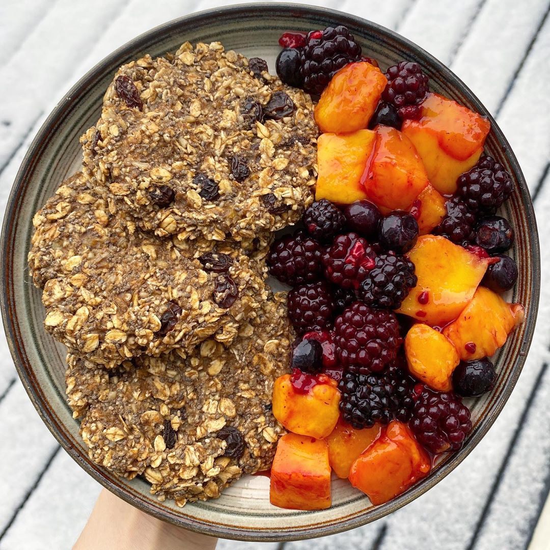 Quick Cinnamon Raisin Breakfast Cookies