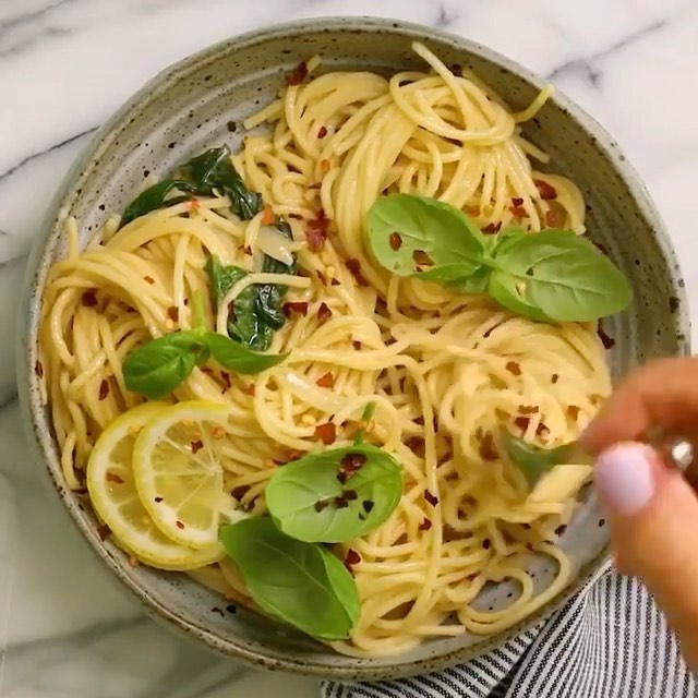 Creamy Lemon Hummus Garlic Pasta