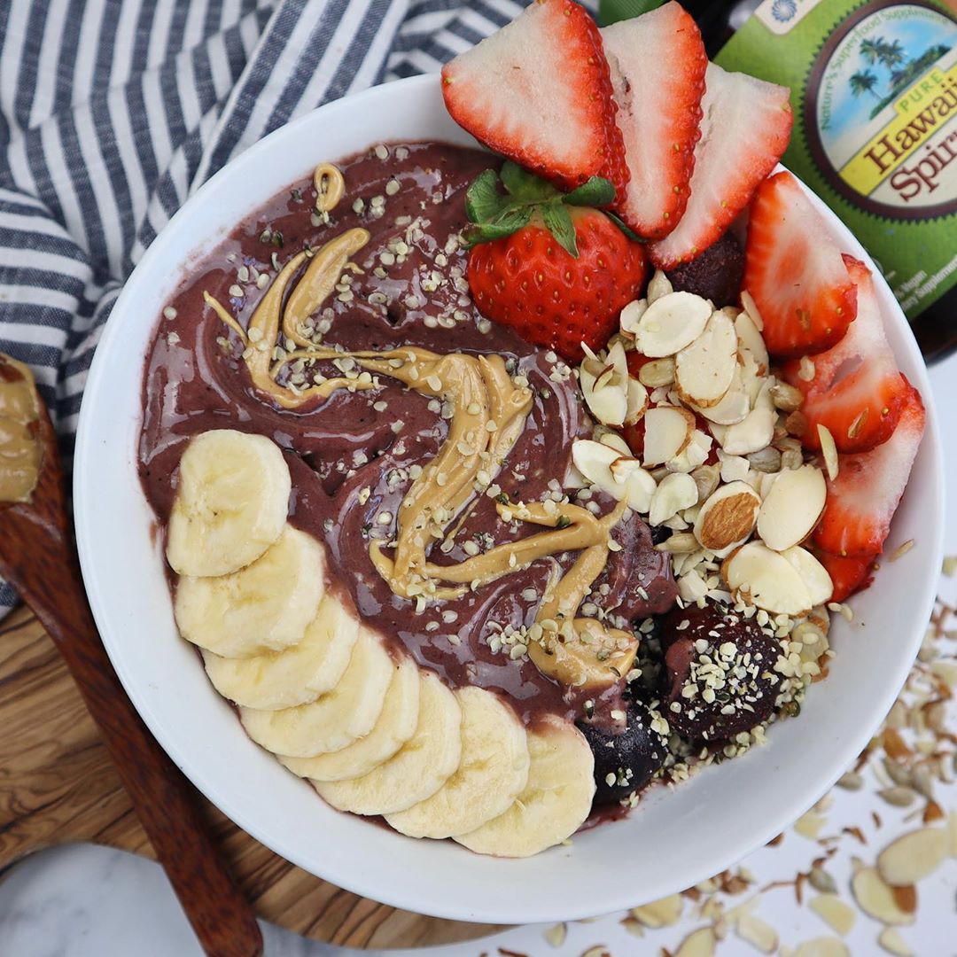 Delicious Fruit Smoothie Bowl with Spirulina