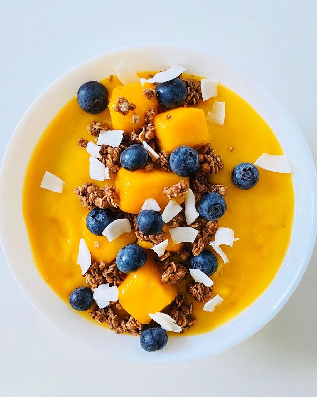 Vegan Mango Banana Smoothie Bowl
