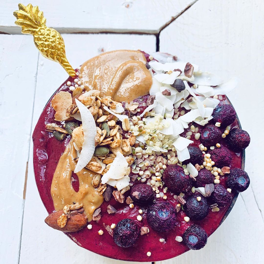 Healthy Veggie Berry Smoothie Bowl