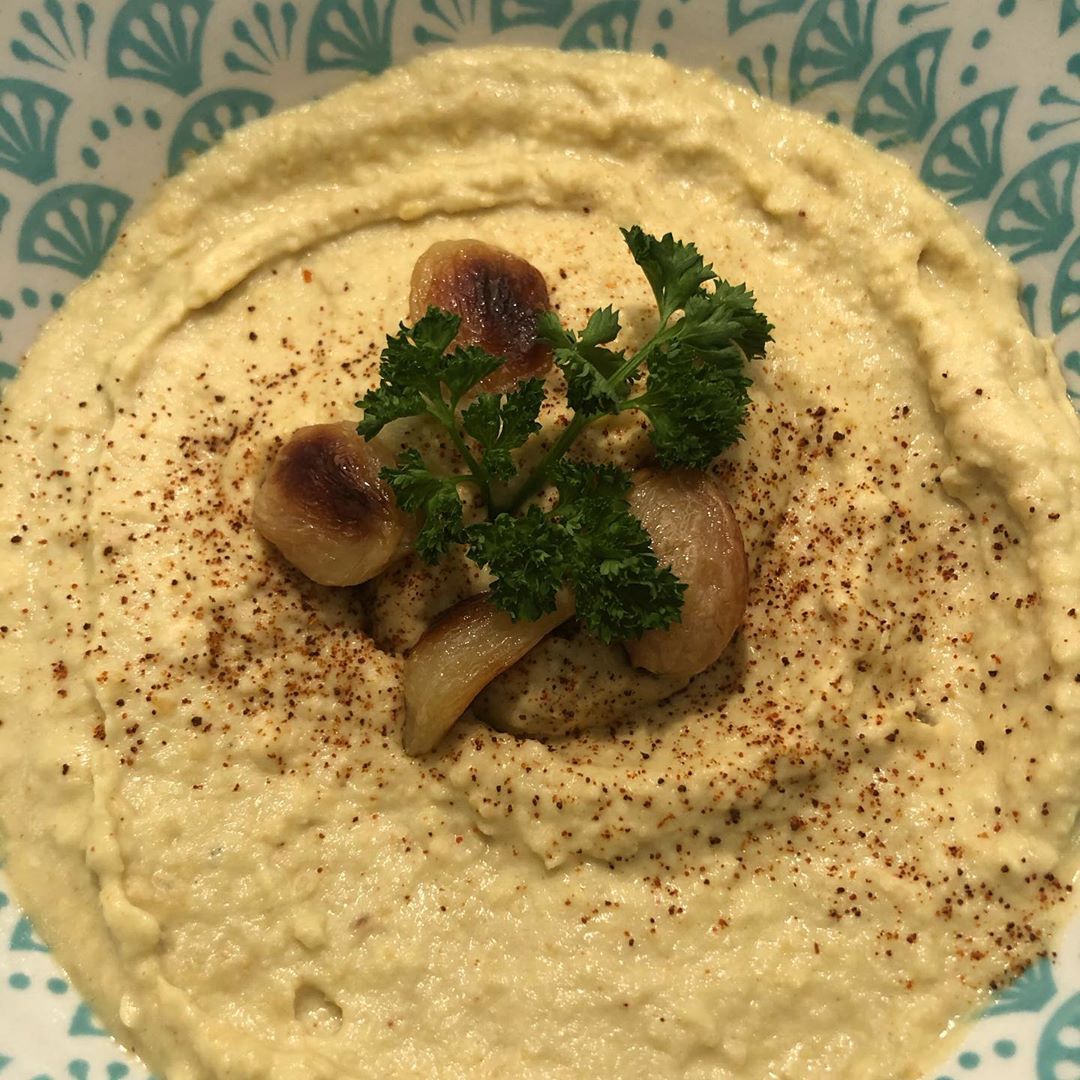 Roasted Garlic Hummus with Lemon and Spices