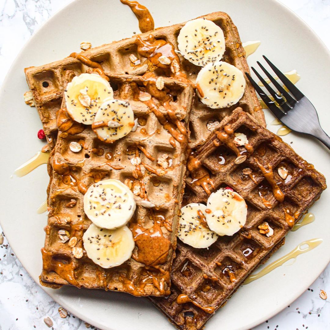 Easy Banana Oat Waffles with Cinnamon