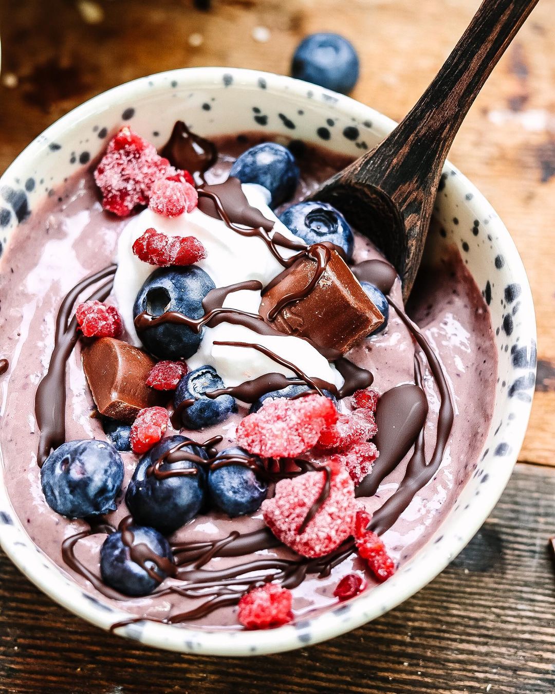 Açaí Blueberry Smoothie Bowl with Ginger