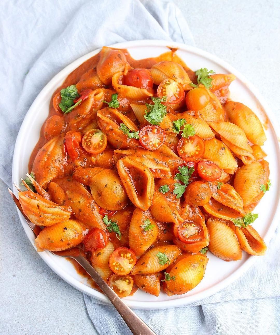 12 Minute Creamy Tomato and Basil Pasta