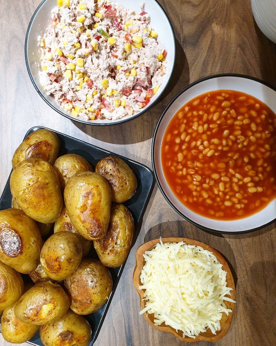 Baked Jacket Potatoes with Salt and Oil