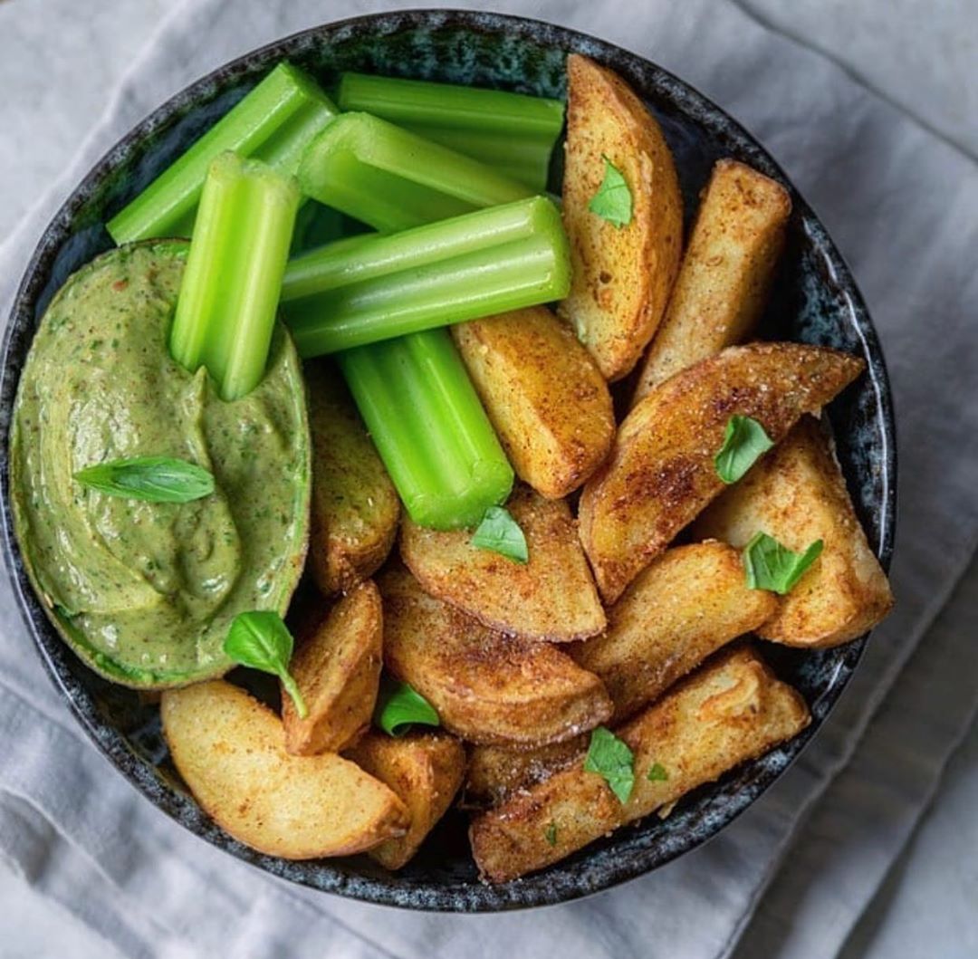 Crispy harissa fries with avocado pesto
