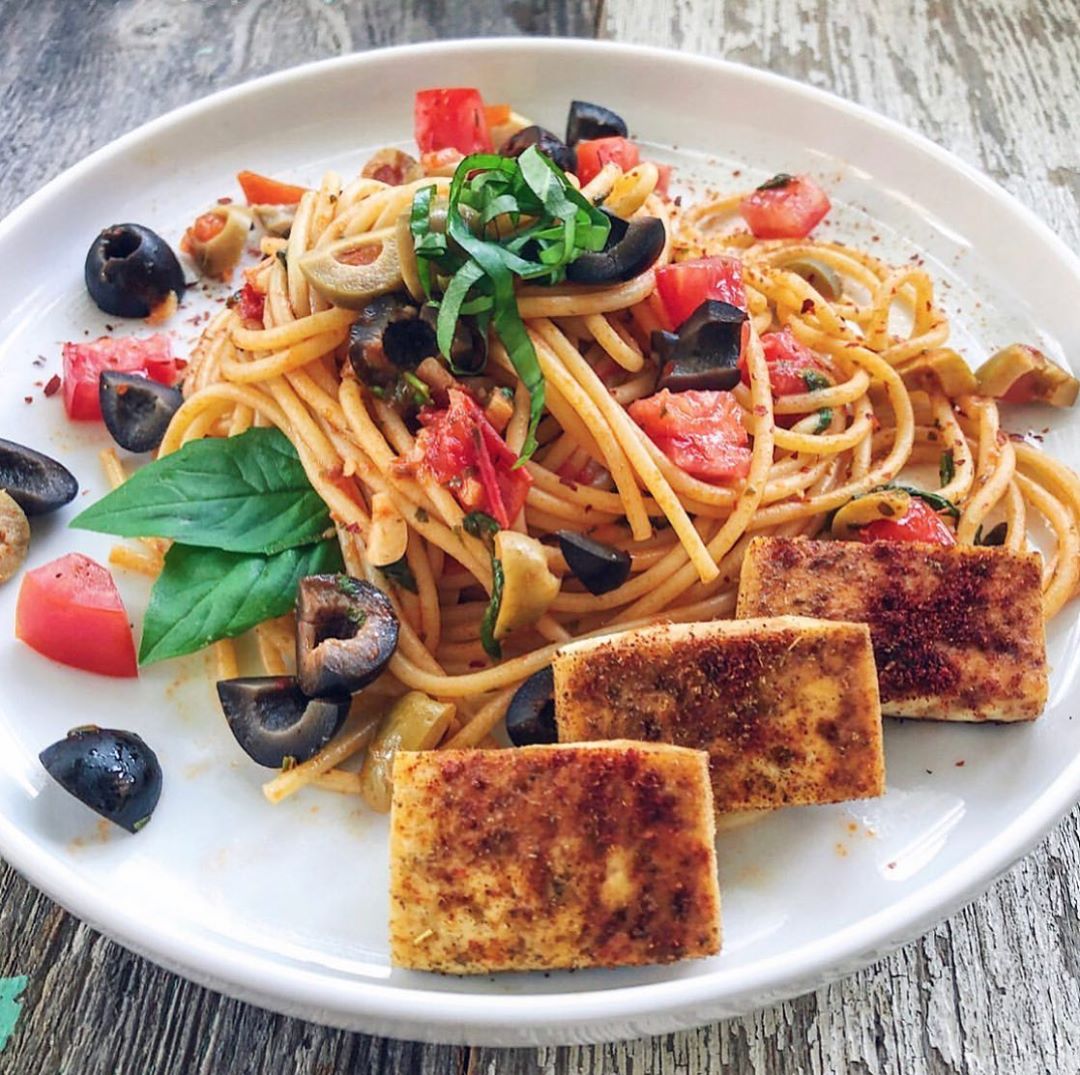Quick Pasta Puttanesca with Tomatoes and Olives