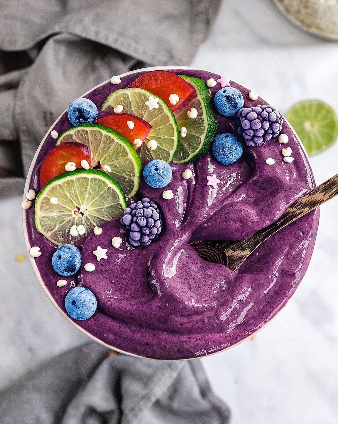 Açai Bowl with Frozen Banana and Berries