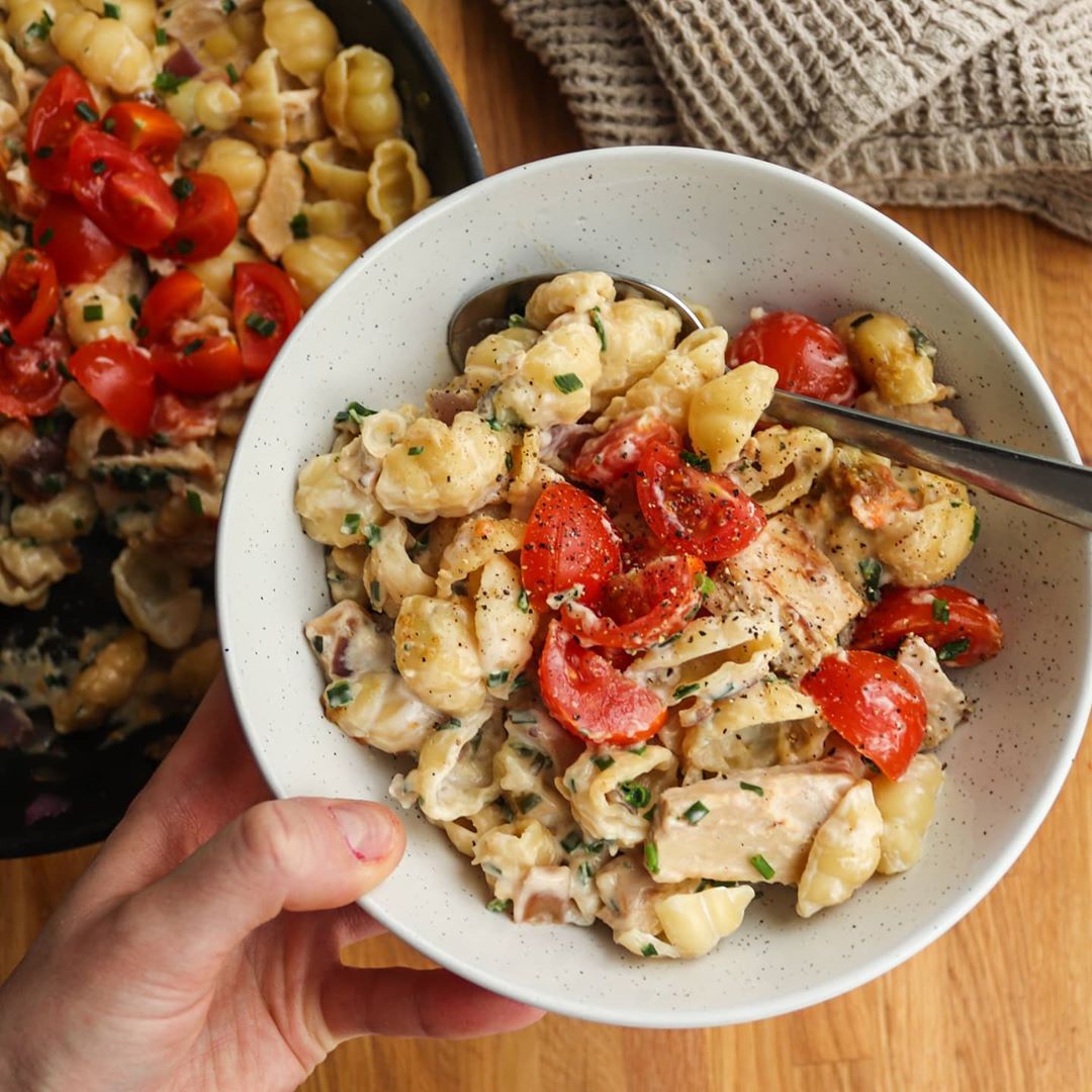 One-Pan Vegan Pasta with Oat Cream Sauce