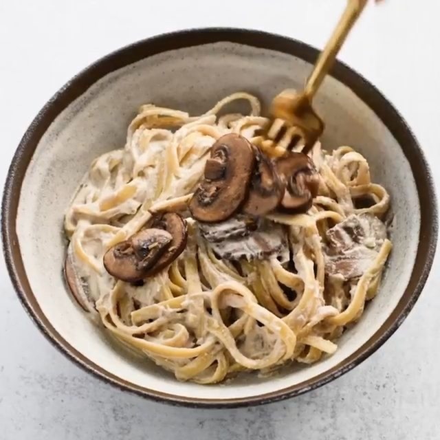 Creamy Mushroom Alfredo Pasta