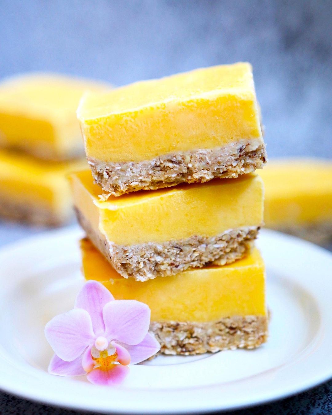 Vegan Mango Cheesecake Bars