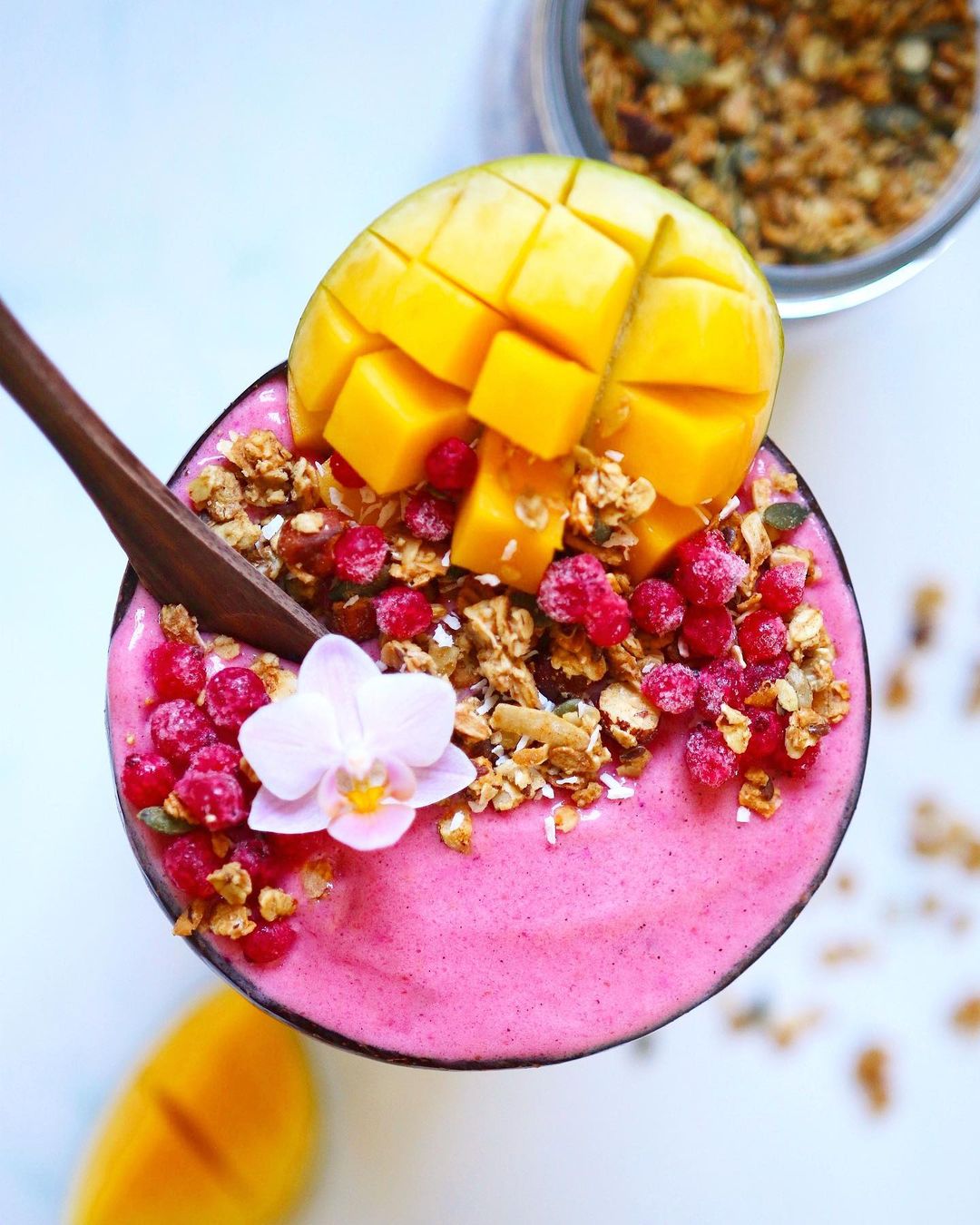 Vegan Pink Pitaya Smoothie Bowl