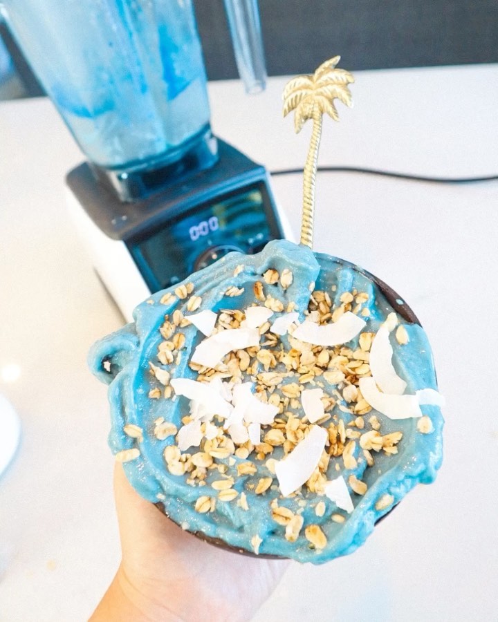 Hawaiian Tropical Smoothie Bowl Breakfast