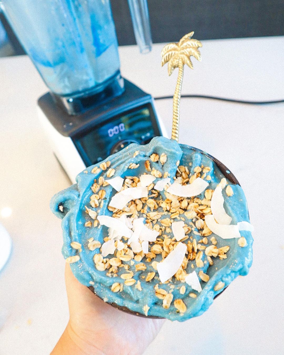Hawaiian Tropical Smoothie Bowl Breakfast