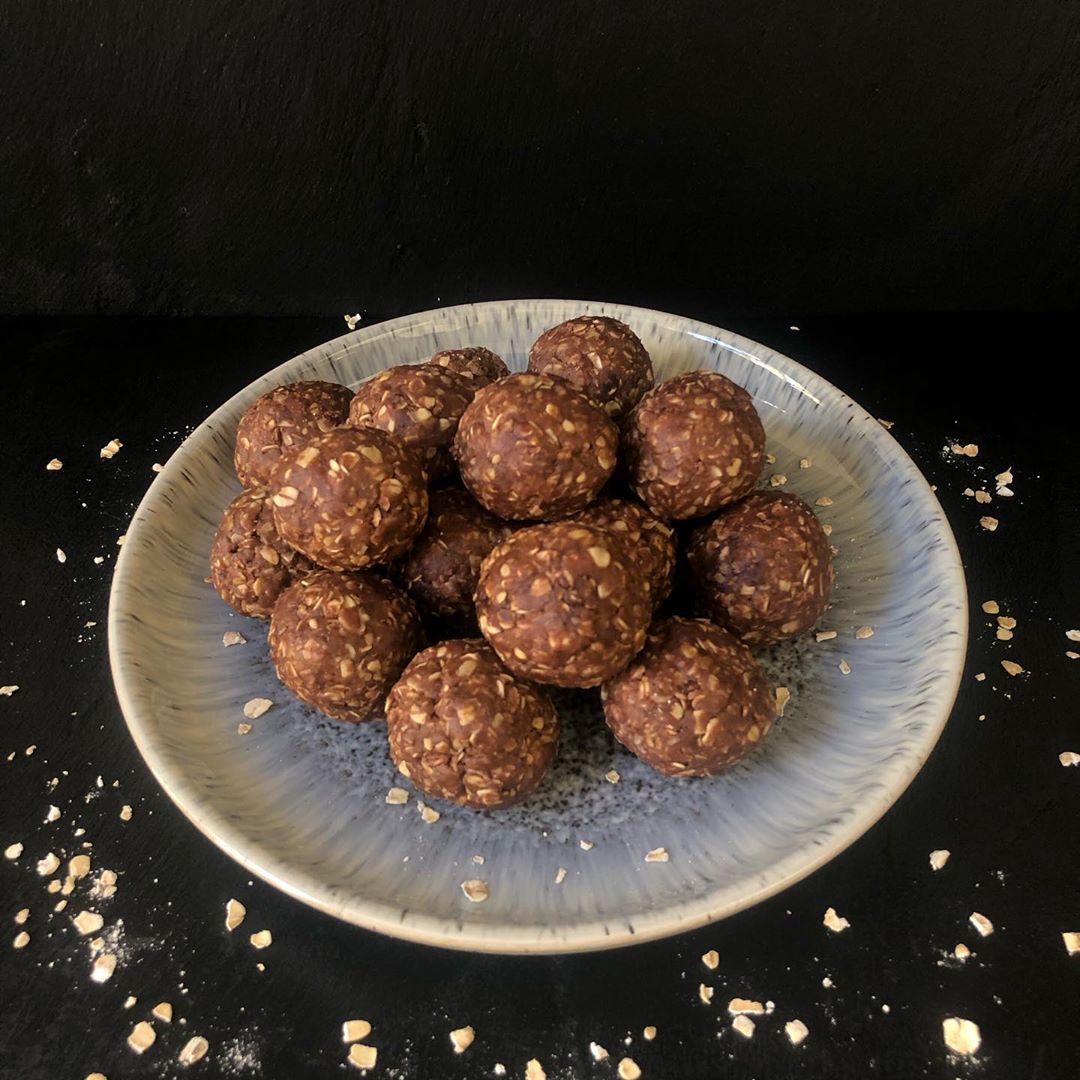 Chocolatey Oat Balls for Snack Time