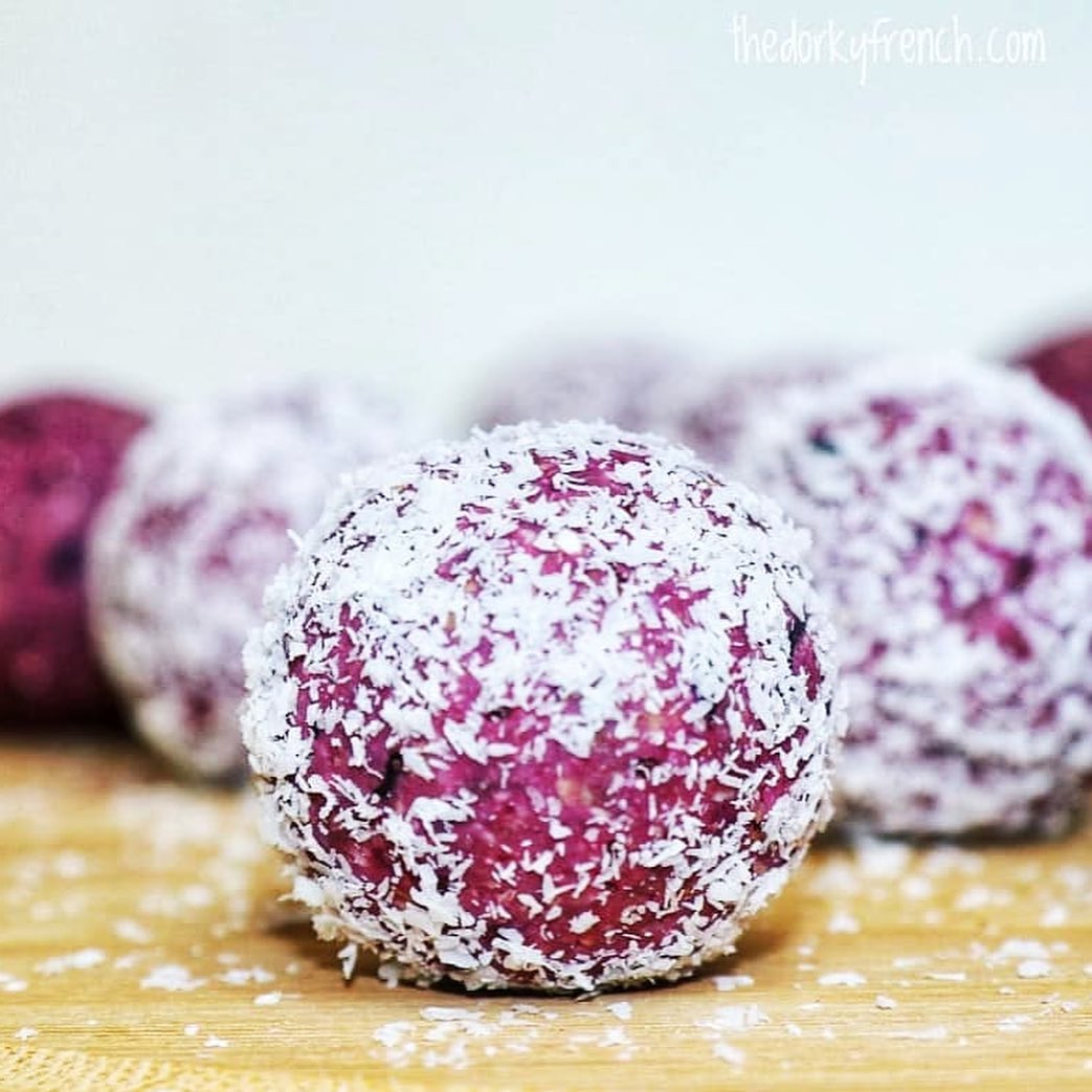 No-Bake Berry Energy Balls