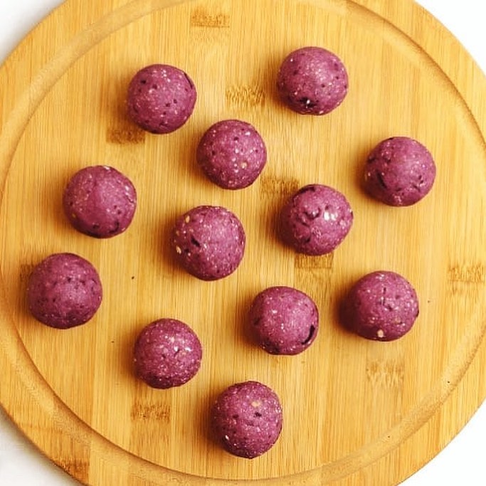 No-Bake Berry Energy Balls