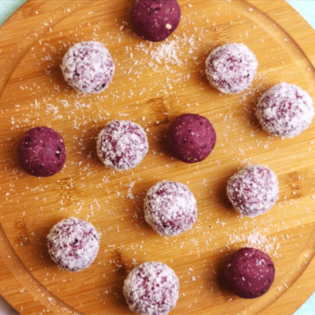 No-Bake Berry Energy Balls