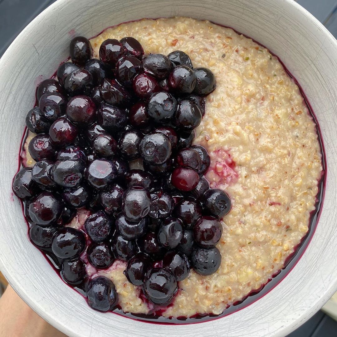 Steel Cut Oats Breakfast Bowl with Banana and Blueberries