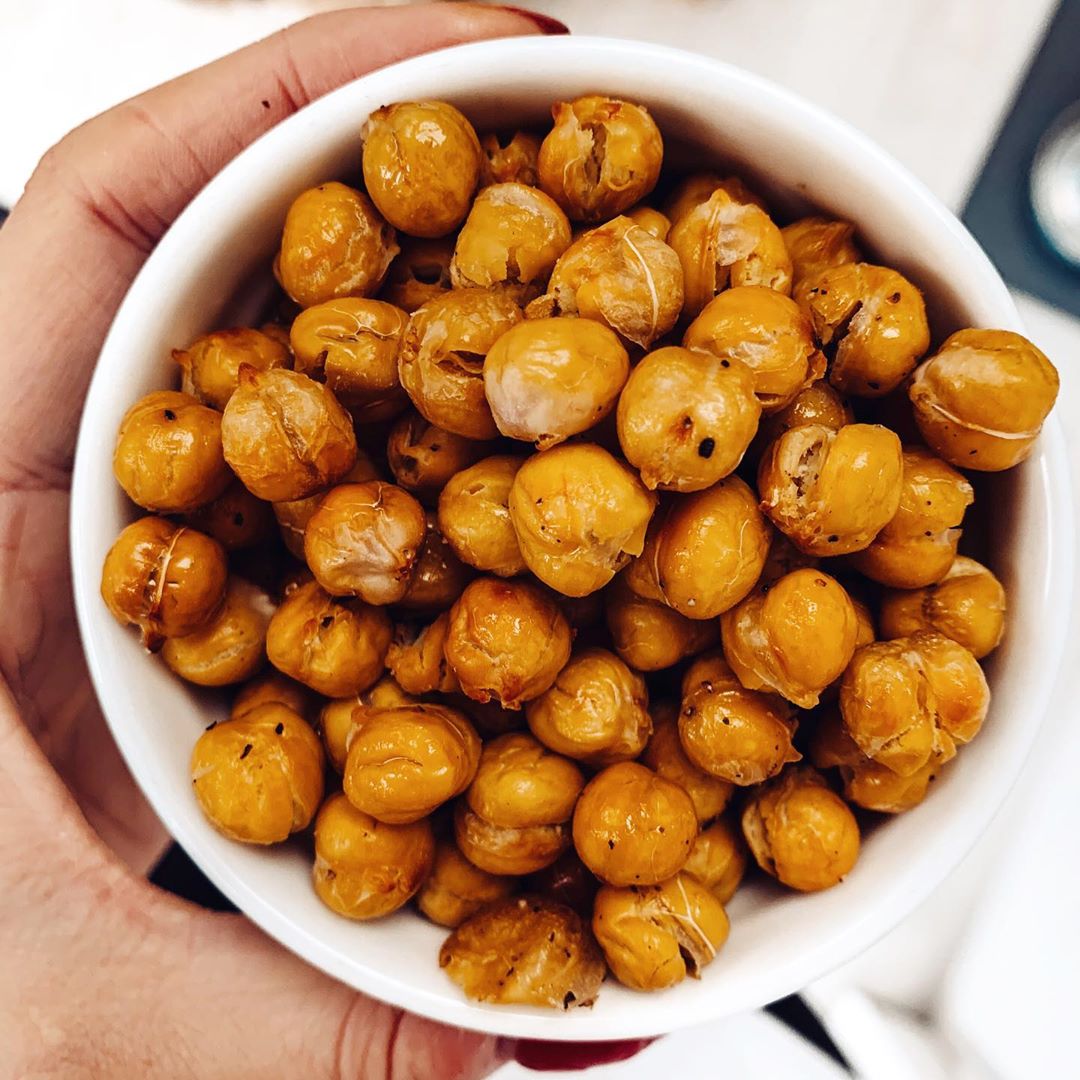 Crispy Roasted Garlic Chickpeas