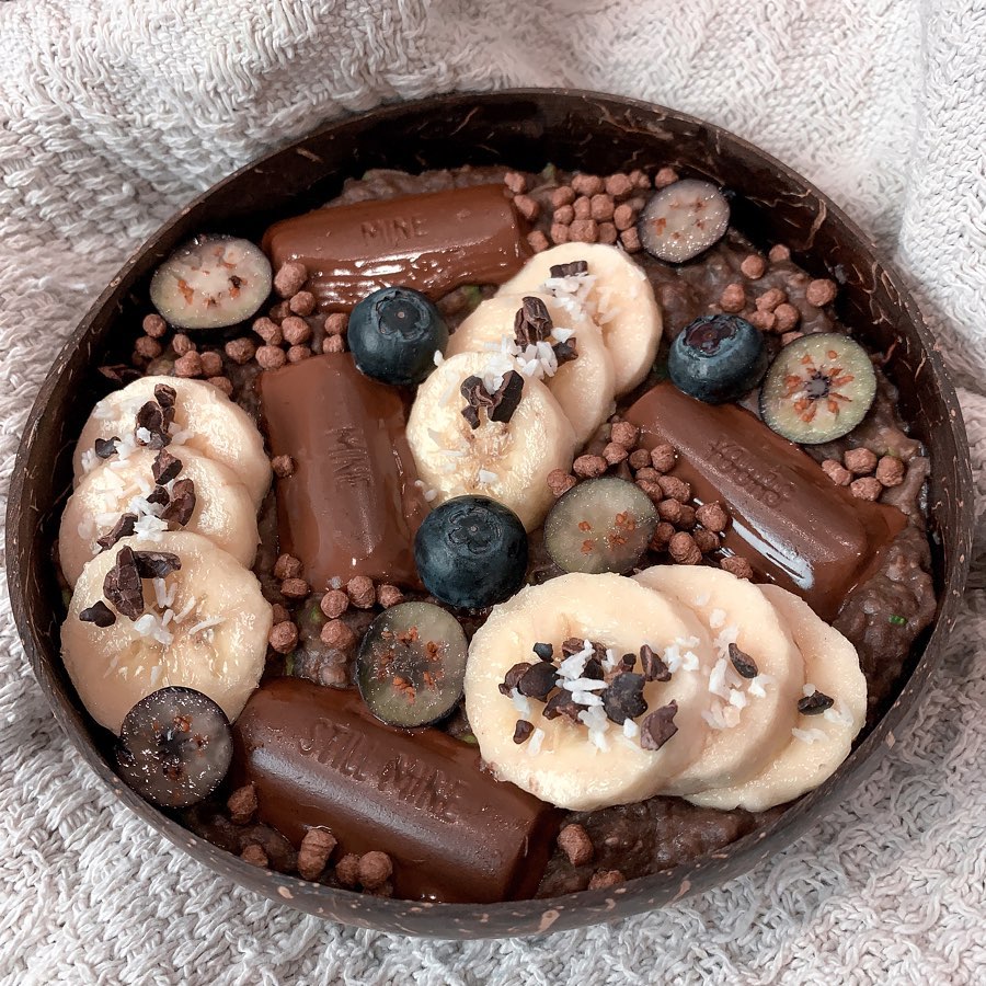 Creamy Oats with Melted Chocolate and Fresh Toppings