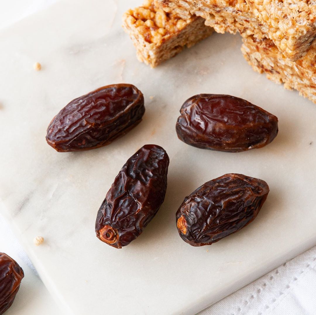 Easy No-Cook Date Crispie Bars