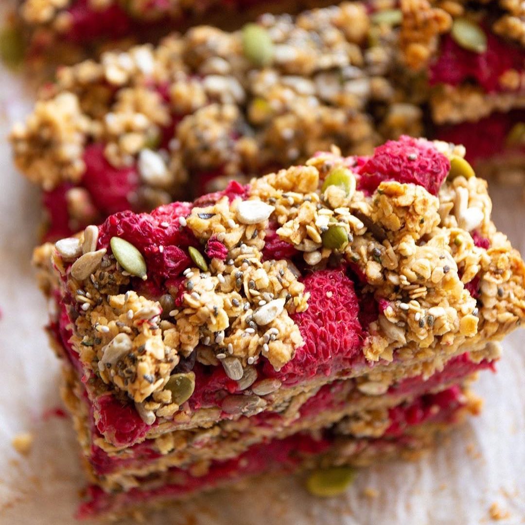 Oat and Berry Crumble Breakfast Bars