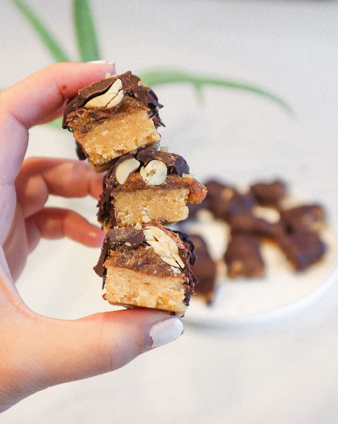 Easy Homemade Wannabe Snicker Bars