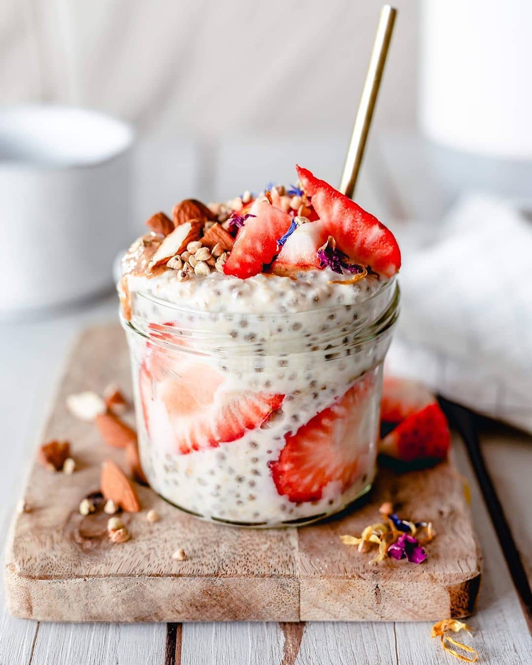Recipe: Quick Chia Almond Oats