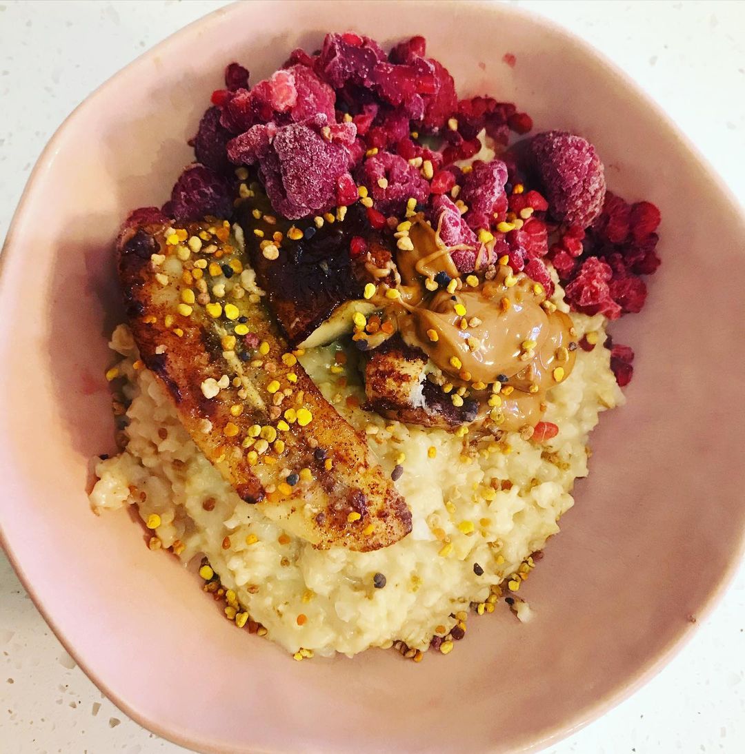 Vanilla Cauliflower Oats with Caramelized Banana